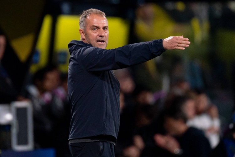 假期加练！每体：德容等四人在巴萨假期加练，教练组对此赞赏