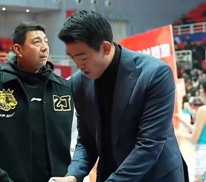 星空体育官网下载入口-广厦胜青岛采访！王博解析第三节崩盘，刘维伟亲承全队疲惫致下滑|浙江广厦|青岛市|末节|北控|复出_新浪新闻