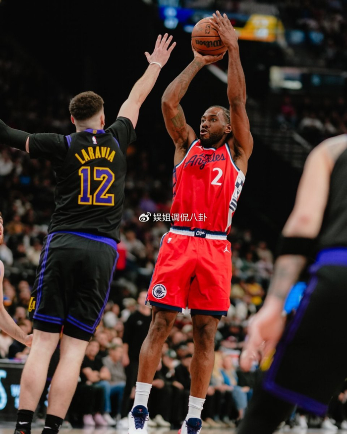 莱昂纳德复出再赢德比！26分钟轰24分5板4助 连续23场20+创新高|小卡|考瓦伊·莱昂纳德|快船|迈尔斯-莱昂纳德|科怀-伦纳德_新浪体育_新浪新闻